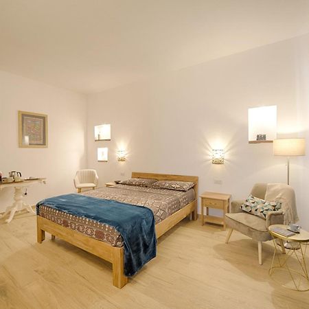 Cozy Guest House Downtown Olbia Exterior photo