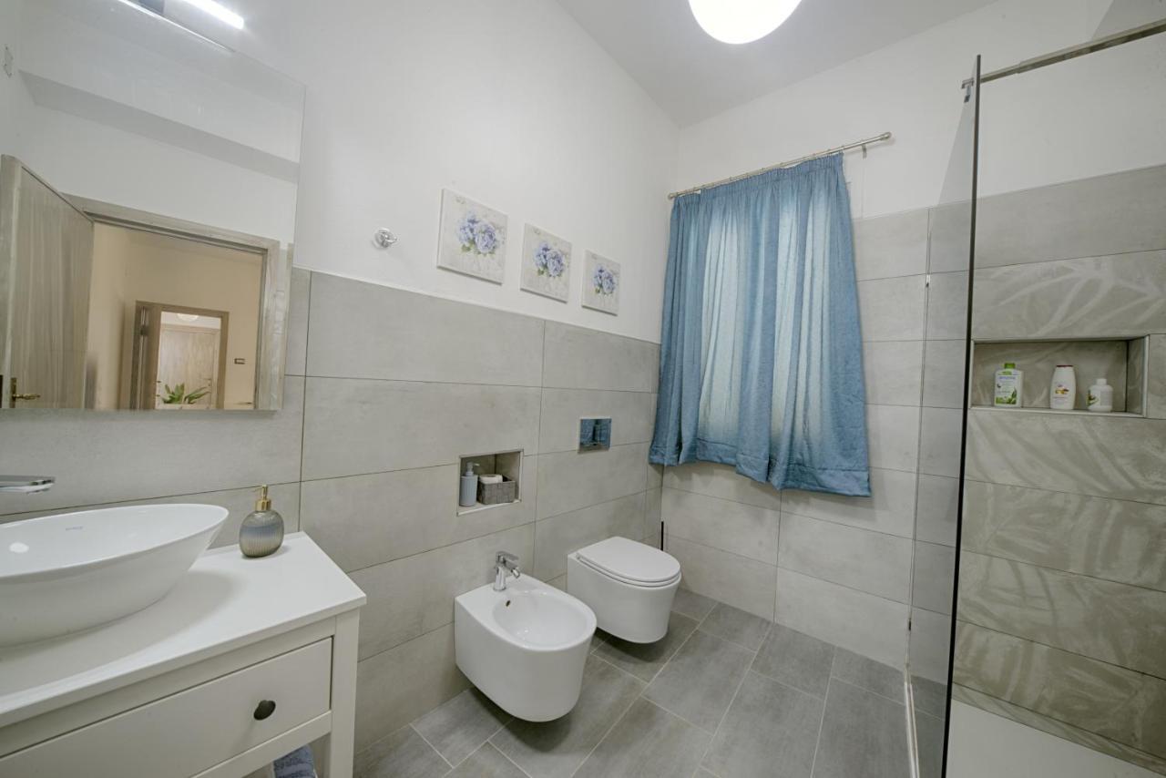 Cozy Guest House Downtown Olbia Exterior photo