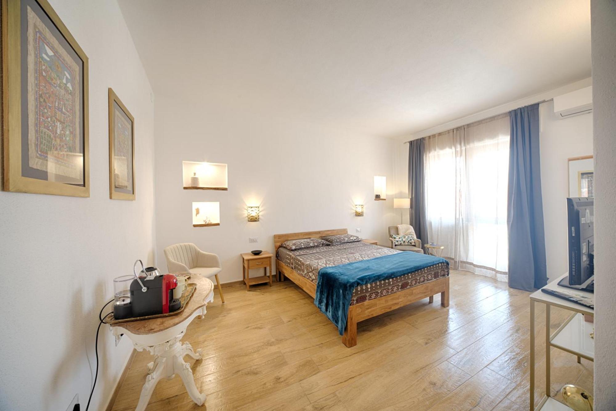 Cozy Guest House Downtown Olbia Exterior photo